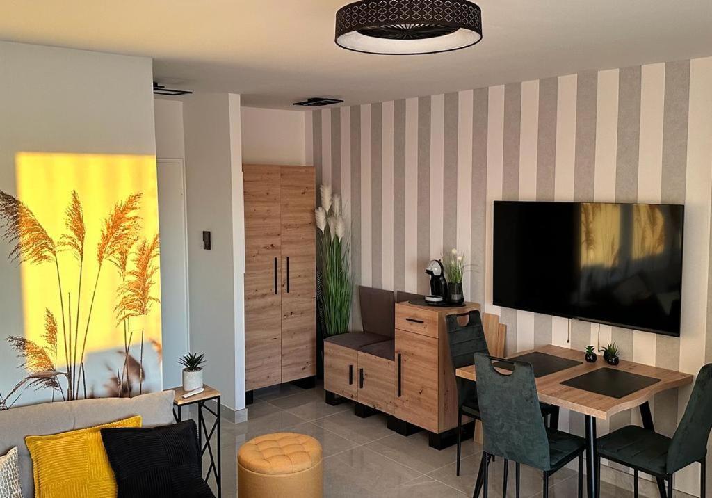 Fewo Sky21 * Langen Exklusives Appartment Vollausstattung / Zentrale Lage *Neu* Экстерьер фото